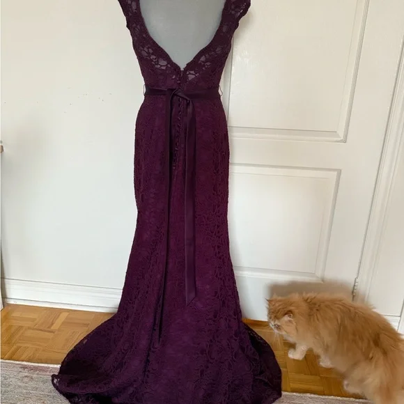 Elegant Purple Lace Evening Gown - Picture 6 of 9